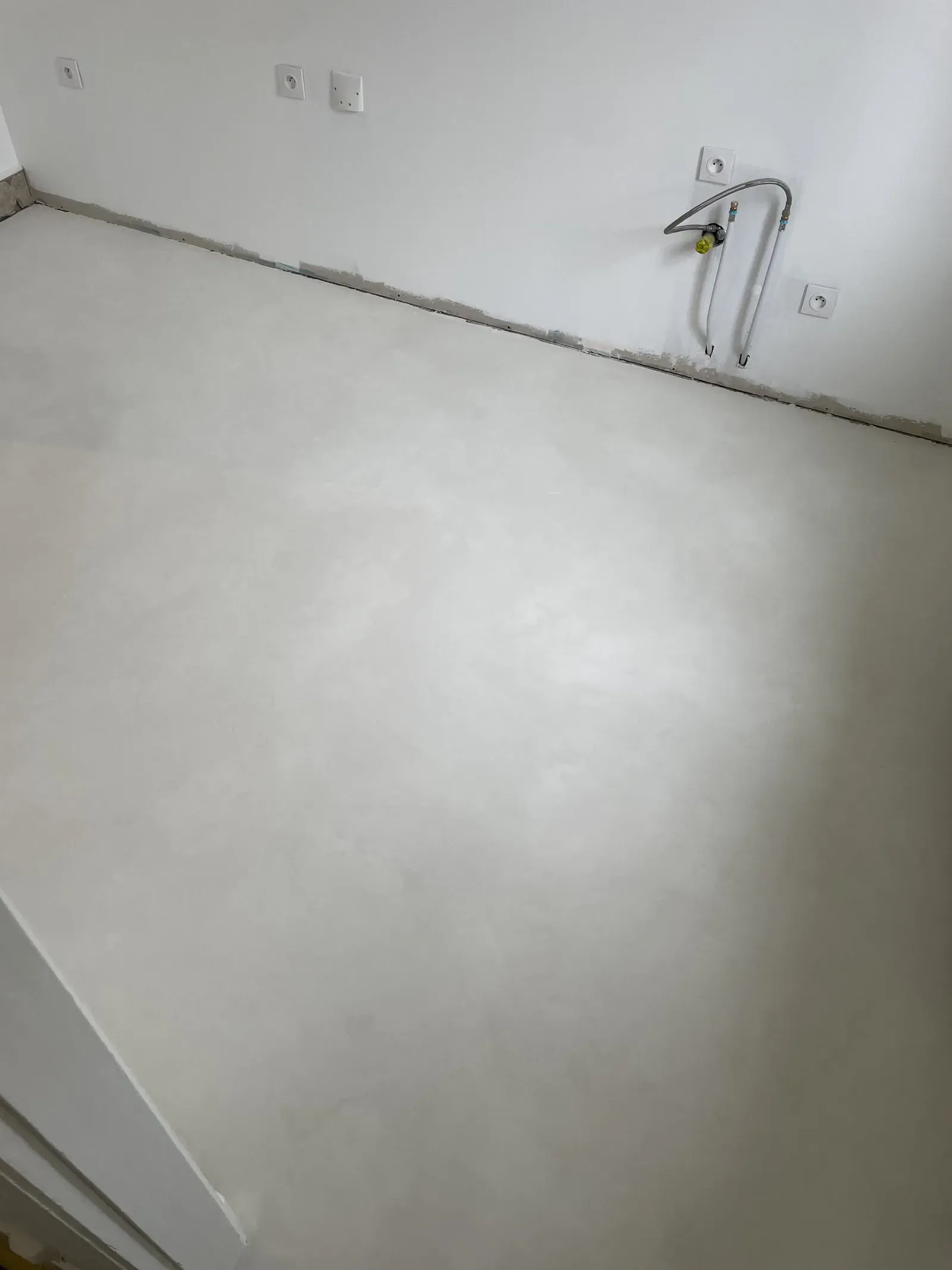 Sol béton ciré dans une cuisine